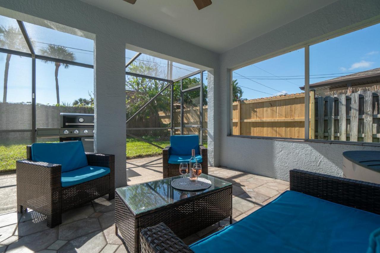 Serene Seaside Retreat - Dog Friendly - 2Br Townhouse With Shared Heated Pool Steps To Paradise Beach! Melbourne Exteriör bild